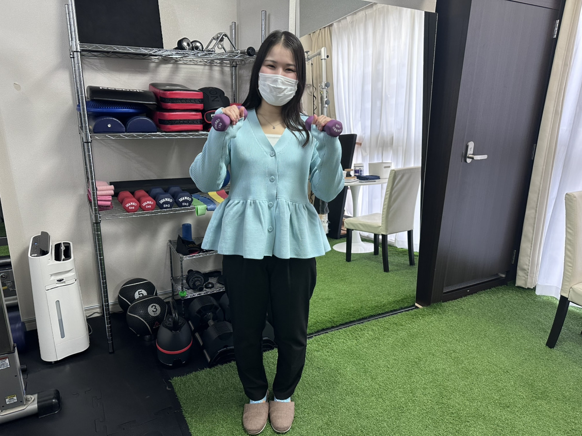 パーソナルジムRat心斎橋店でトレーニングに取り組むI.Kさんの様子