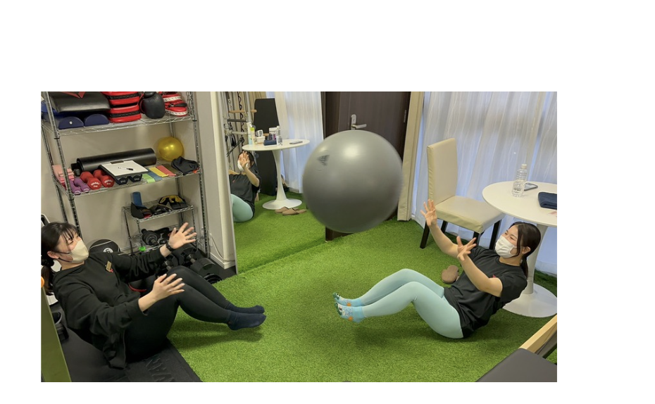 パーソナルジムRat心斎橋店で楽しくトレーニングに取り組むI.Kさんの様子